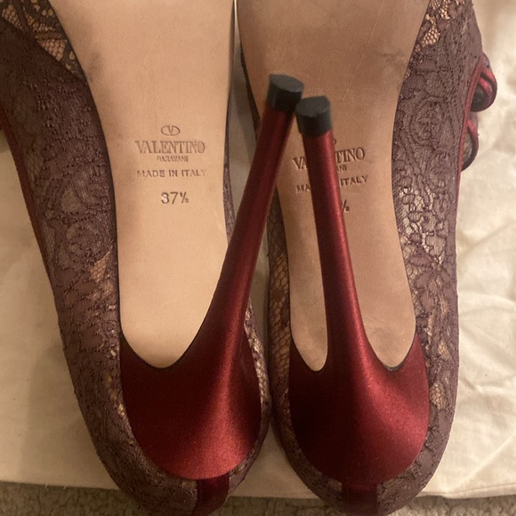 Stunning lace Valentino satin heels - Picture 3 of 7